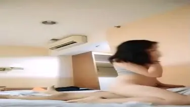 Lagi LDR Malah Ceweknya Live Ngentot Sama Cowok Lain poster