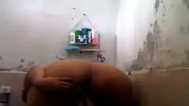 Tante Montok Asyik Kocok Memek Di Kamar Mandi poster